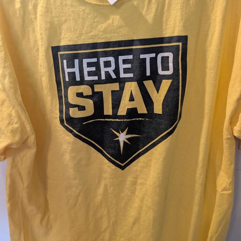 Gildan Men's Yellow T-shirt
